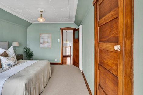 Photo of property in 10 Mangorei Road, Strandon, New Plymouth, 4312