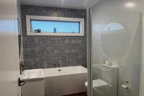 Photo of property in 201 Onepu Road, Lyall Bay, Wellington, 6022