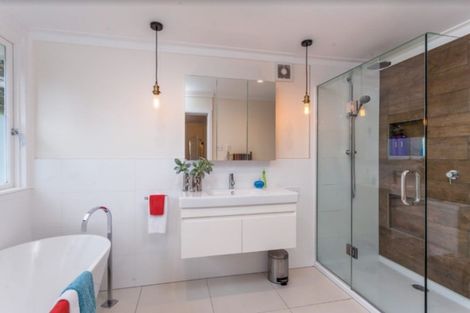 Photo of property in 114 Scenic Drive, Titirangi, Auckland, 0604