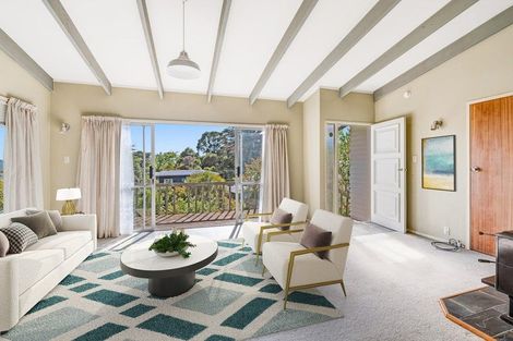 Photo of property in 16 Pohutukawa Avenue, Red Beach, 0932