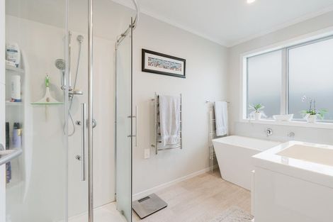 Photo of property in 135 Forest Lake Road, Forest Lake, Hamilton, 3200