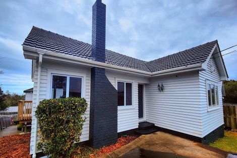 Photo of property in 1/63 Pupuke Road, Birkenhead, Auckland, 0627