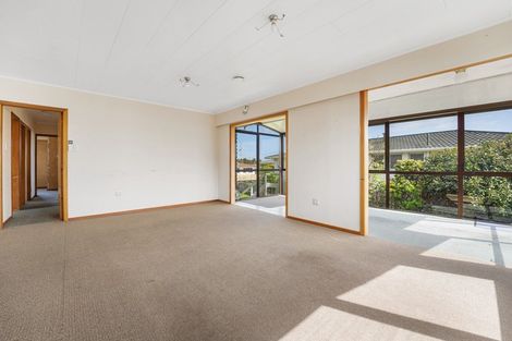 Photo of property in 49 Nevada Drive, Merrilands, New Plymouth, 4312