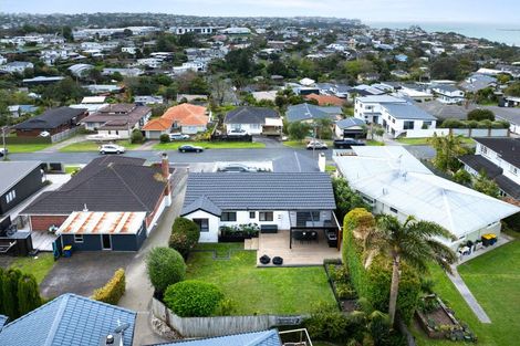 Photo of property in 23 Braemar Road, Rothesay Bay, Auckland, 0630