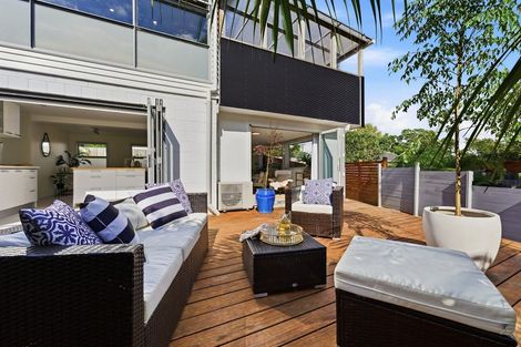 Photo of property in 1/149 Eskdale Road, Birkdale, Auckland, 0626