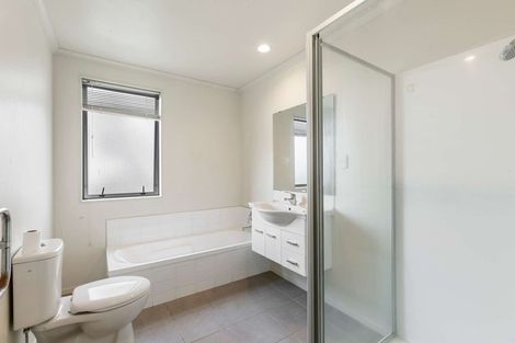 Photo of property in 8 Figaro Crescent, Takanini, 2112