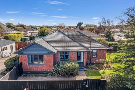 Photo of property in 121 Selwyn Street, Somerfield, Christchurch, 8024