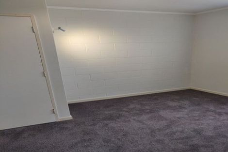 Photo of property in 17a Kingsbridge Place, Newlands, Wellington, 6037