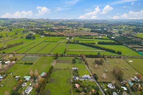 Photo of property in 124 Boord Crescent, Kumeu, 0891