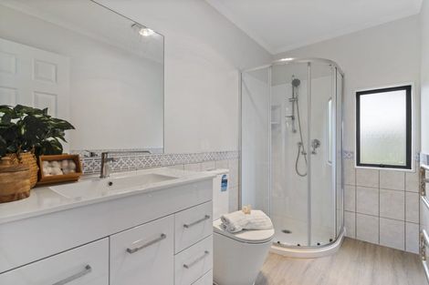 Photo of property in 15 Ali Place, Ranui, Auckland, 0612