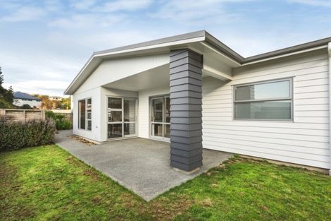 Photo of property in 6 Shoal Place, Whitby, Porirua, 5024