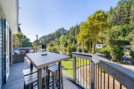 Photo of property in 114 Pinehaven Road, Pinehaven, Upper Hutt, 5019