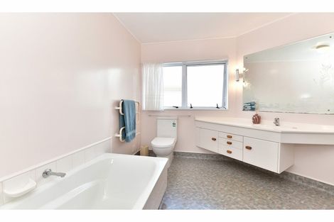 Photo of property in 3 Settlers Grove, Orewa, 0931