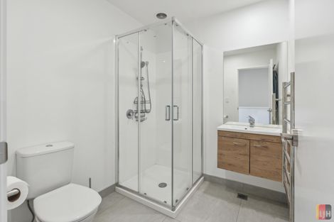 Photo of property in 2 Mikoikoi Crescent, Mangere Bridge, Auckland, 2022