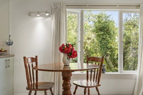 Photo of property in 2/52 Saddleback Rise, Murrays Bay, Auckland, 0630