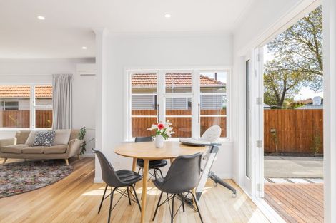 Photo of property in 60 Wilsons Road, Saint Martins, Christchurch, 8022