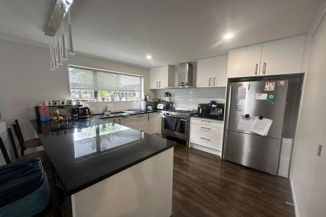 Photo of property in 8 Kato Way, Pukekohe, 2120