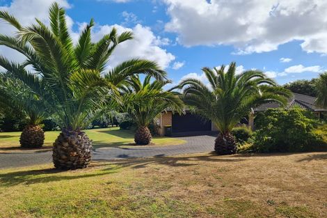 Photo of property in 10 Gleaming Place, Waiuku, 2123