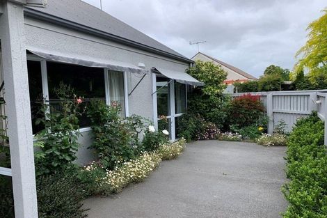 Photo of property in 11 Memorial Avenue, Ilam, Christchurch, 8053