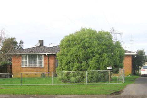 Photo of property in 32 Lincoln Park Avenue, Massey, Auckland, 0614