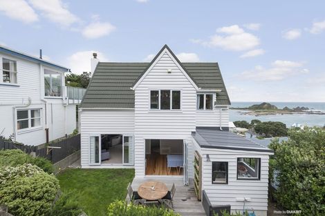 Photo of property in 11 Knoll Street, Island Bay, Wellington, 6023
