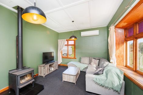 Photo of property in 8 Knorp Street, Halcombe, Feilding, 4779