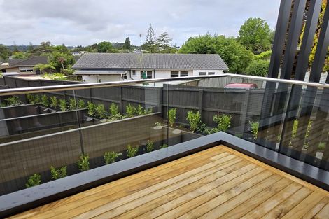 Photo of property in 7/13 Fairdale Place, Birkdale, Auckland, 0626