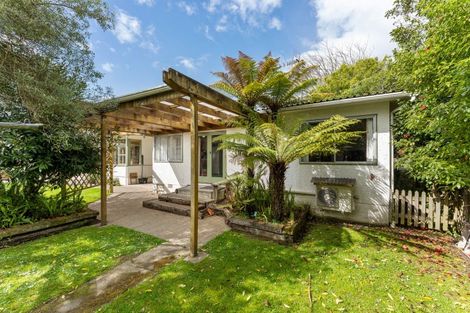Photo of property in 79 Pahiatua Street, Hokowhitu, Palmerston North, 4410