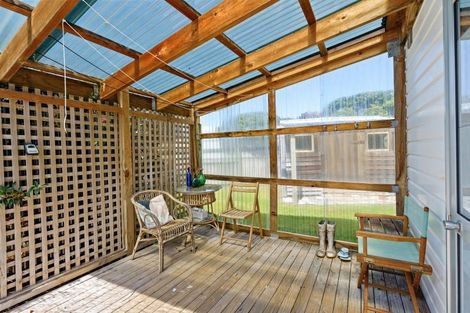 Photo of property in 19 Karaka Street, Otaki Beach, Otaki, 5512