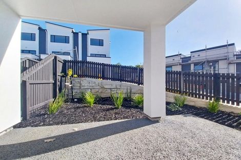 Photo of property in 2 Mikoikoi Crescent, Mangere Bridge, Auckland, 2022