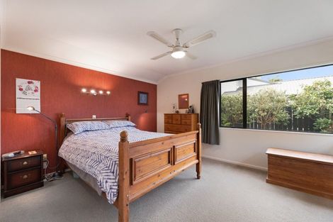 Photo of property in 4 Checketts Place, Papamoa Beach, Papamoa, 3118