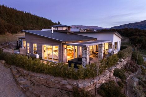 Photo of property in 16 Edgewood Place, Wanaka, 9305
