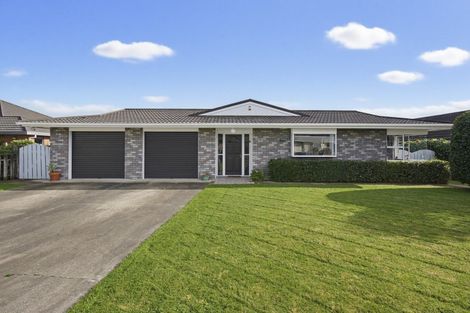 Photo of property in 16 Easton Way, Levin, 5510