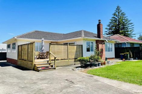 Photo of property in 11 Waipani Road, Te Atatu Peninsula, Auckland, 0610