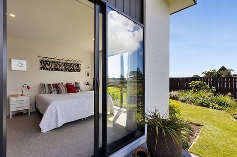 Photo of property in 12 Greenpath Lane, Hurworth, New Plymouth, 4310