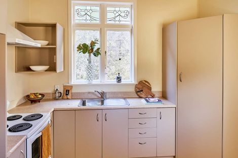 Photo of property in 22 Selwyn Terrace, Thorndon, Wellington, 6011