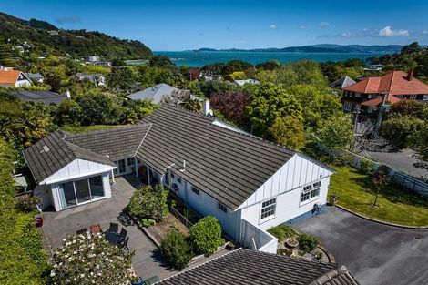 Photo of property in 100 Cheviot Road, Lowry Bay, Lower Hutt, 5013