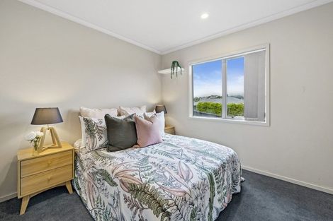 Photo of property in 5 Cresswell Place, Johnsonville, Wellington, 6037