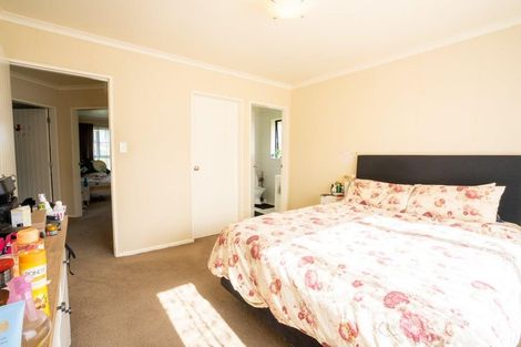 Photo of property in 33 Geneva Terrace, Kelvin Grove, Palmerston North, 4414