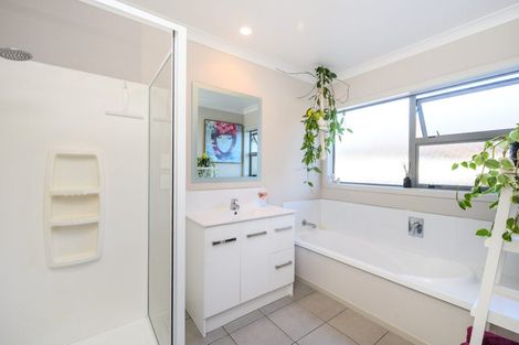 Photo of property in 99 Schnell Drive, Kelvin Grove, Palmerston North, 4414