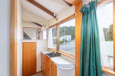 Photo of property in 38 Wainui Road, Waiwhetu, Lower Hutt, 5010