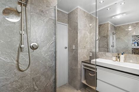 Photo of property in 1/20 Coroglen Avenue, Birkenhead, Auckland, 0626