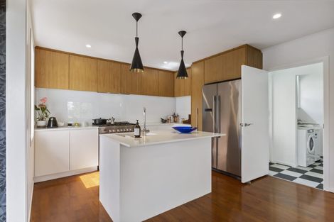 Photo of property in 4 Longfellow Parade, Glen Eden, Auckland, 0604