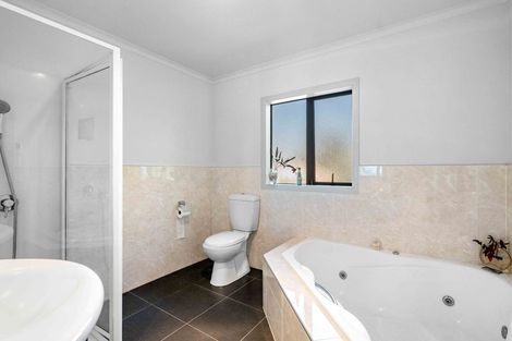 Photo of property in 22a Marvon Downs Avenue, Pakuranga Heights, Auckland, 2010
