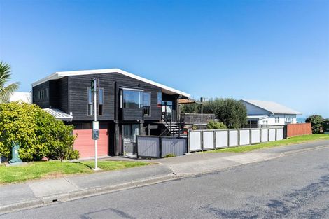 Photo of property in 2 Tahi Road, Paraparaumu Beach, Paraparaumu, 5032