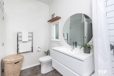 Photo of property in 11 Lyndfield Lane, Newlands, Wellington, 6037