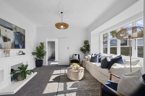 Photo of property in 9d Paynters Avenue, Strandon, New Plymouth, 4312