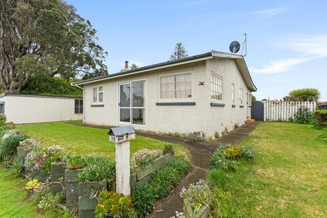 Photo of property in 15 Taupata Street, Castlecliff, Whanganui, 4501