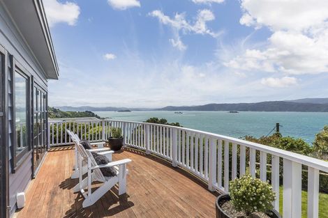 Photo of property in 22 Tai Paku Paku Road, Karaka Bays, Wellington, 6022