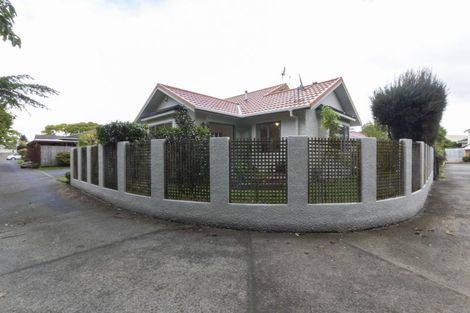Photo of property in 2 The Glen, Hokowhitu, Palmerston North, 4410